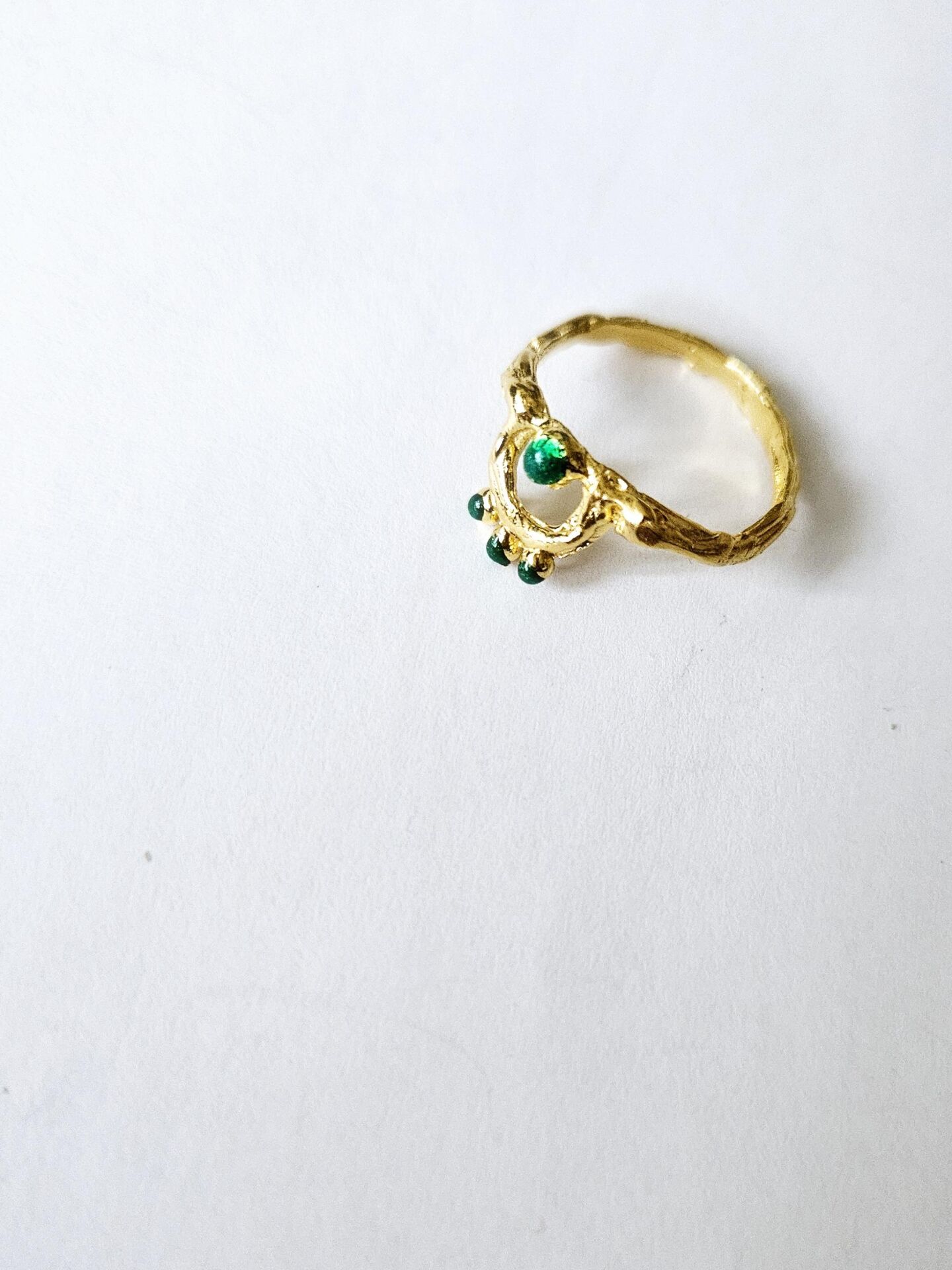 Yeşil Mineli Üç Nokta Yüzük