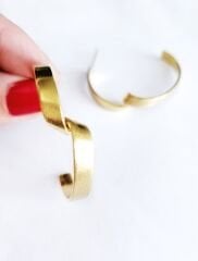 Tek Burgu Halka Küpe