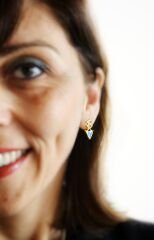 Mavi Mineli Minik Üçgen Küpe