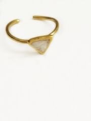 Ekru Mineli Üçgen Yüzük