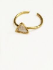 Ekru Mineli Üçgen Yüzük