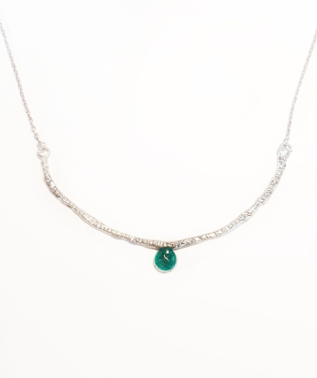 Yeşil Mineli Gümüş Yay Kolye