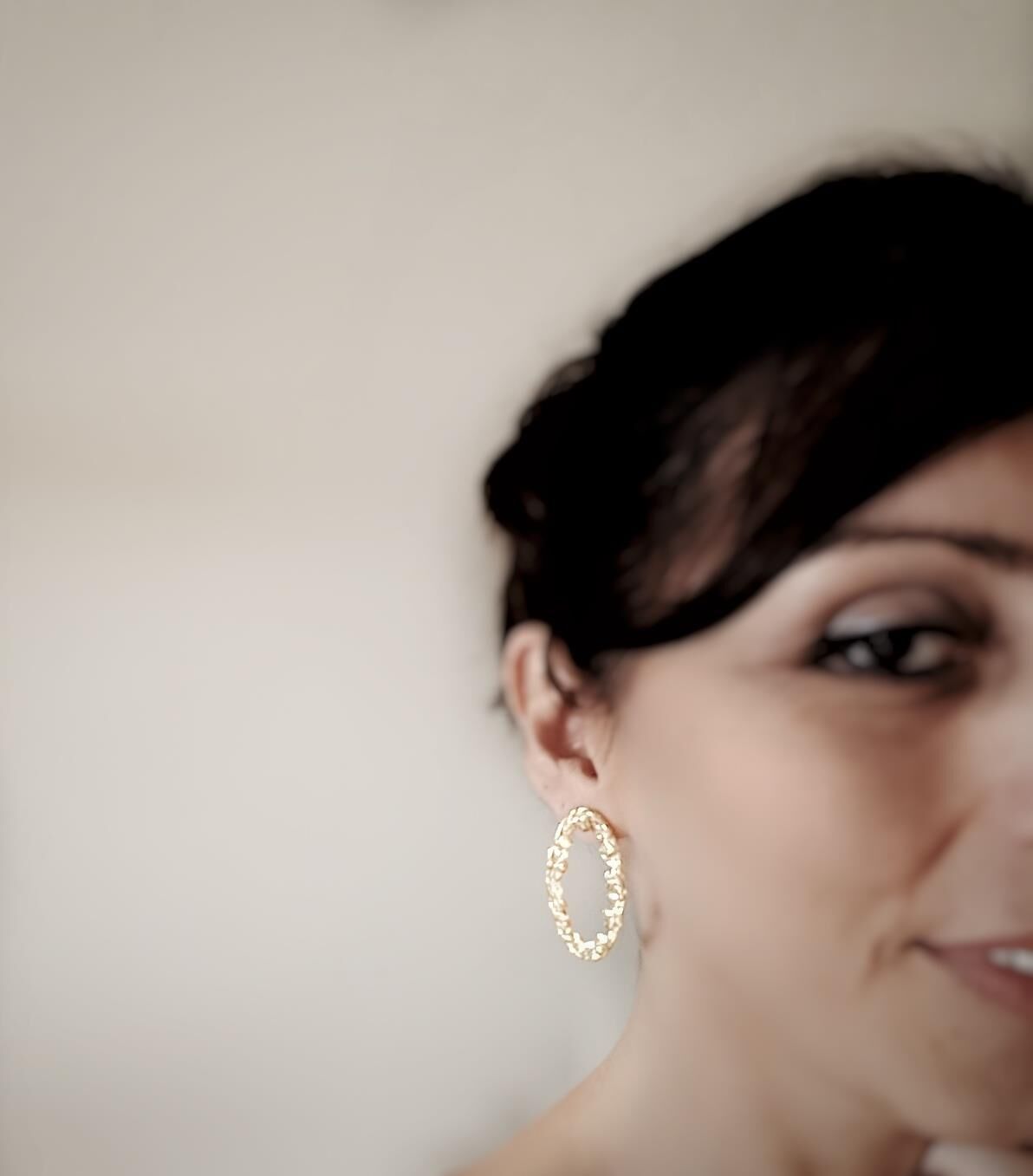 Dokulu Oval Bronz Küpe