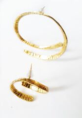 Asimetrik Dokulu Ucu Açık Yuvarlak Küpe