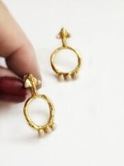 Sedef Rengi Mineli Tanrıça Bronz Küpe