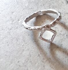 Minimal Dörtgen Çerçeve Gümüş Yüzük