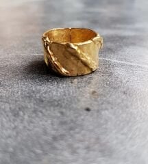 El Yapımı Altın Renk Organik Form Geniş Kadın Yüzük