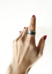 El Yapımı Oksitli Gümüş Renk Geniş Form Yüzük