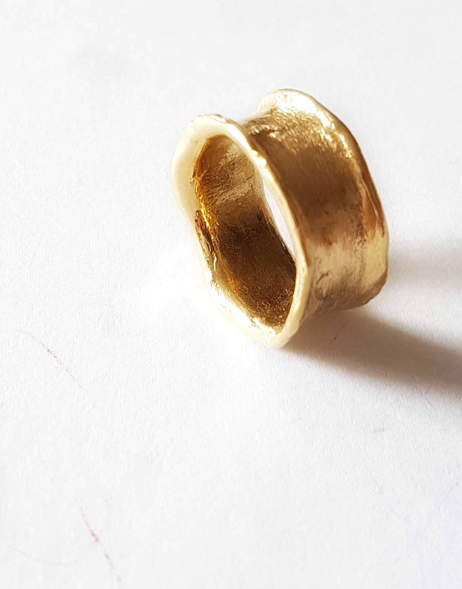 El Yapımı Organik Form Geniş Bant Yüzük