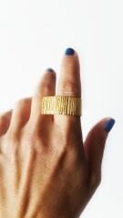 Çizgili Dokulu Kalın Bant Bronz Yüzük