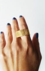 Çizgili Dokulu Kalın Bant Bronz Yüzük